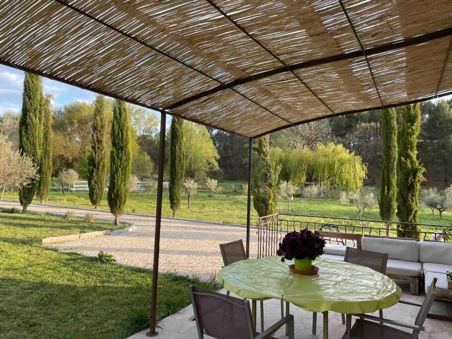 Maison Campagne Aixoise Эгюий Экстерьер фото